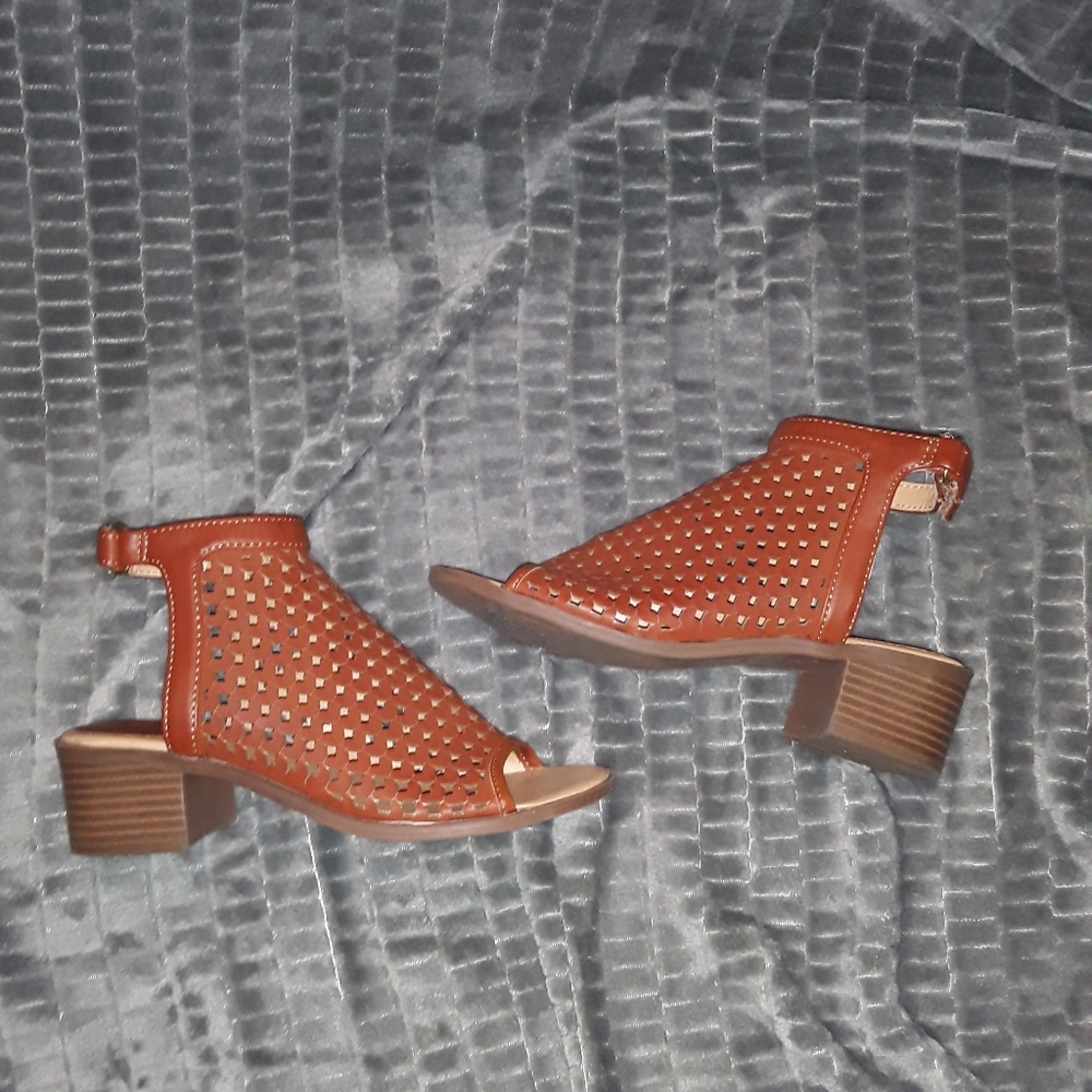 Sandals - Picture 2 of 3